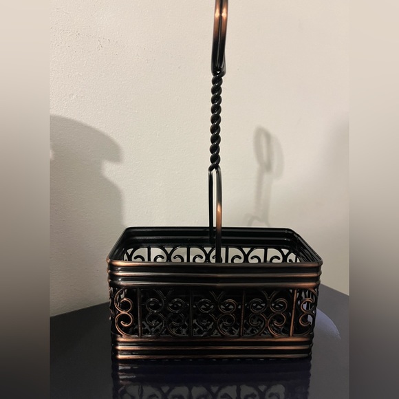 BATH & BODY WORKS Foam Soap Holder - with 1 FREE hand soap included 😊 - Picture 3 of 3